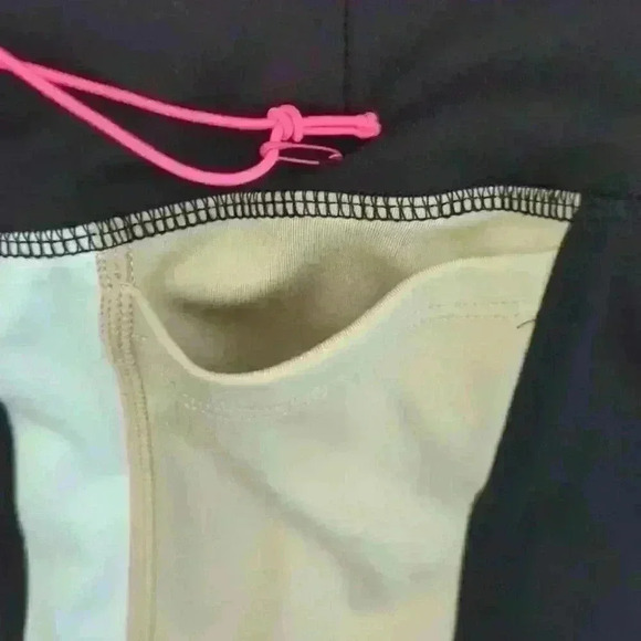 JUICY COUTURE | 7/8 Length Black/Tan/White Soft Athletic Leggings - Picture 8 of 8